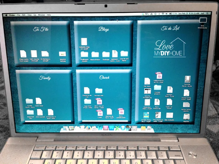 Check out this DIY desktop background organizer!
