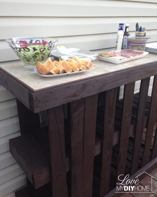 diy pallet bar