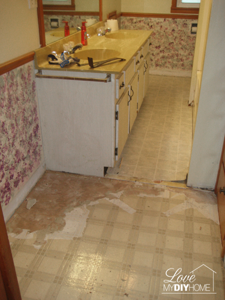 DIY Bathroom floor {Love My DIY Home}