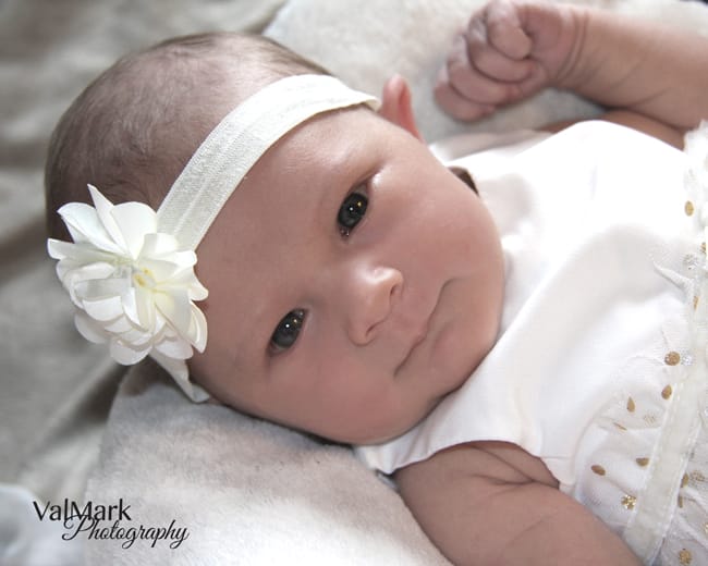 DIY Newborn Photos {Love My DIY Home}