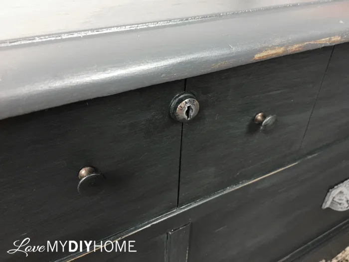 Blanket Chest Flip using L'Essentiels Botanics {Love My DIY Home}