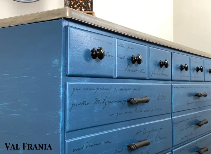 Turq Dresser side
